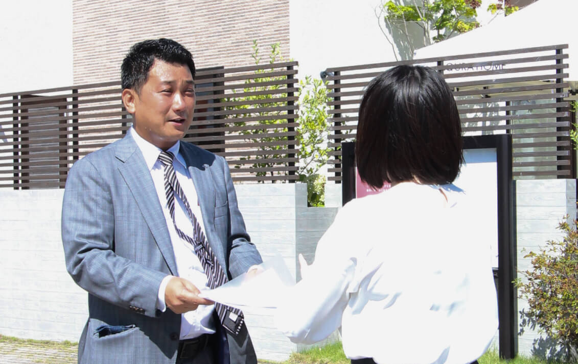 実際にハウスメーカーを訪れている様子