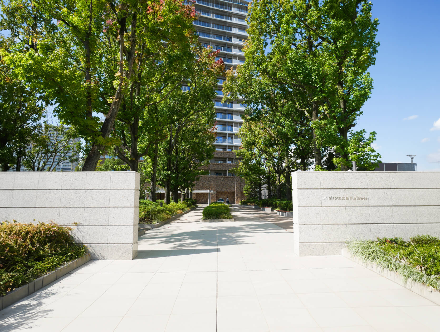 門　hitoto広島The Tower