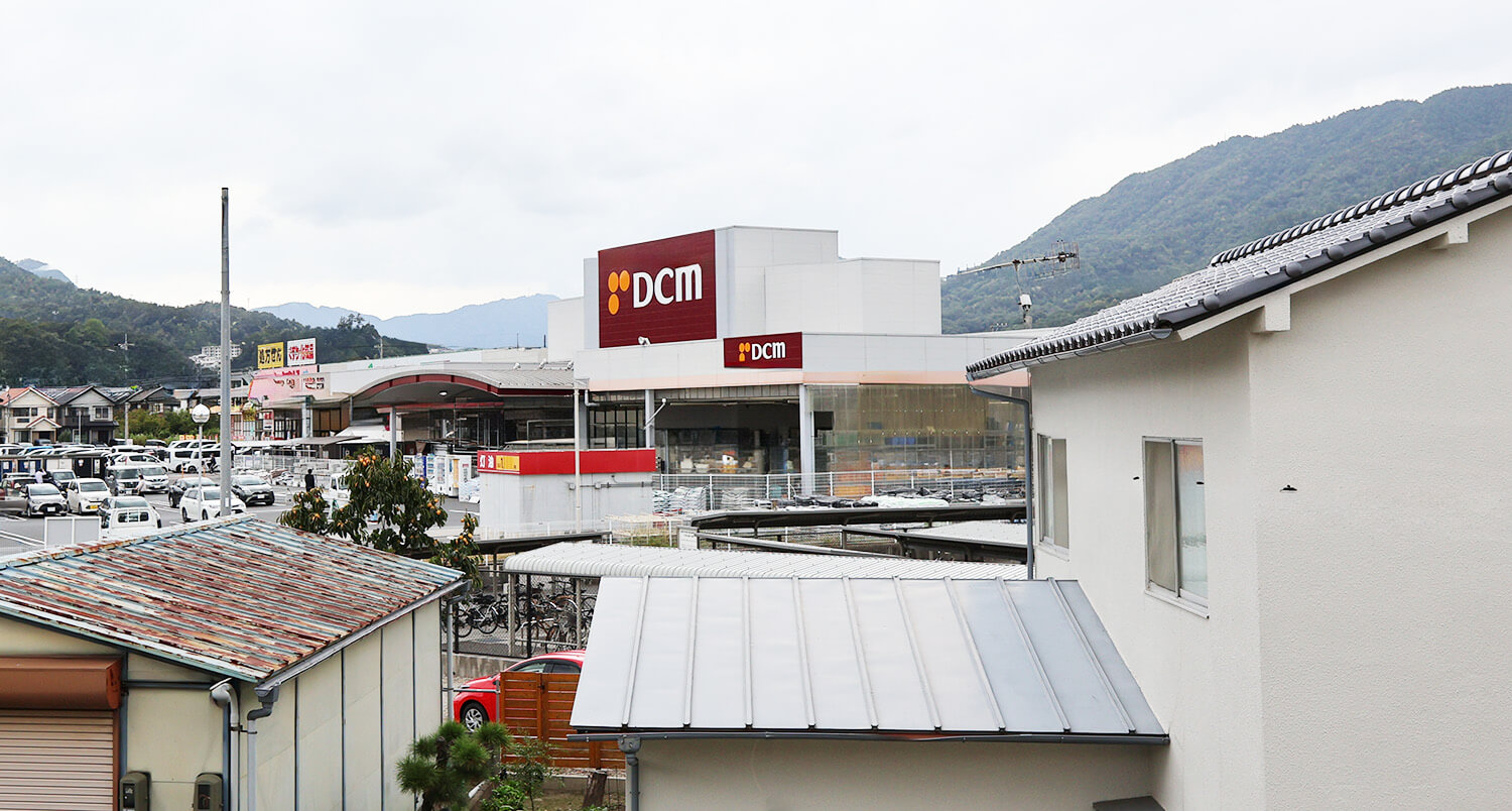 室内から見えるホームセンター