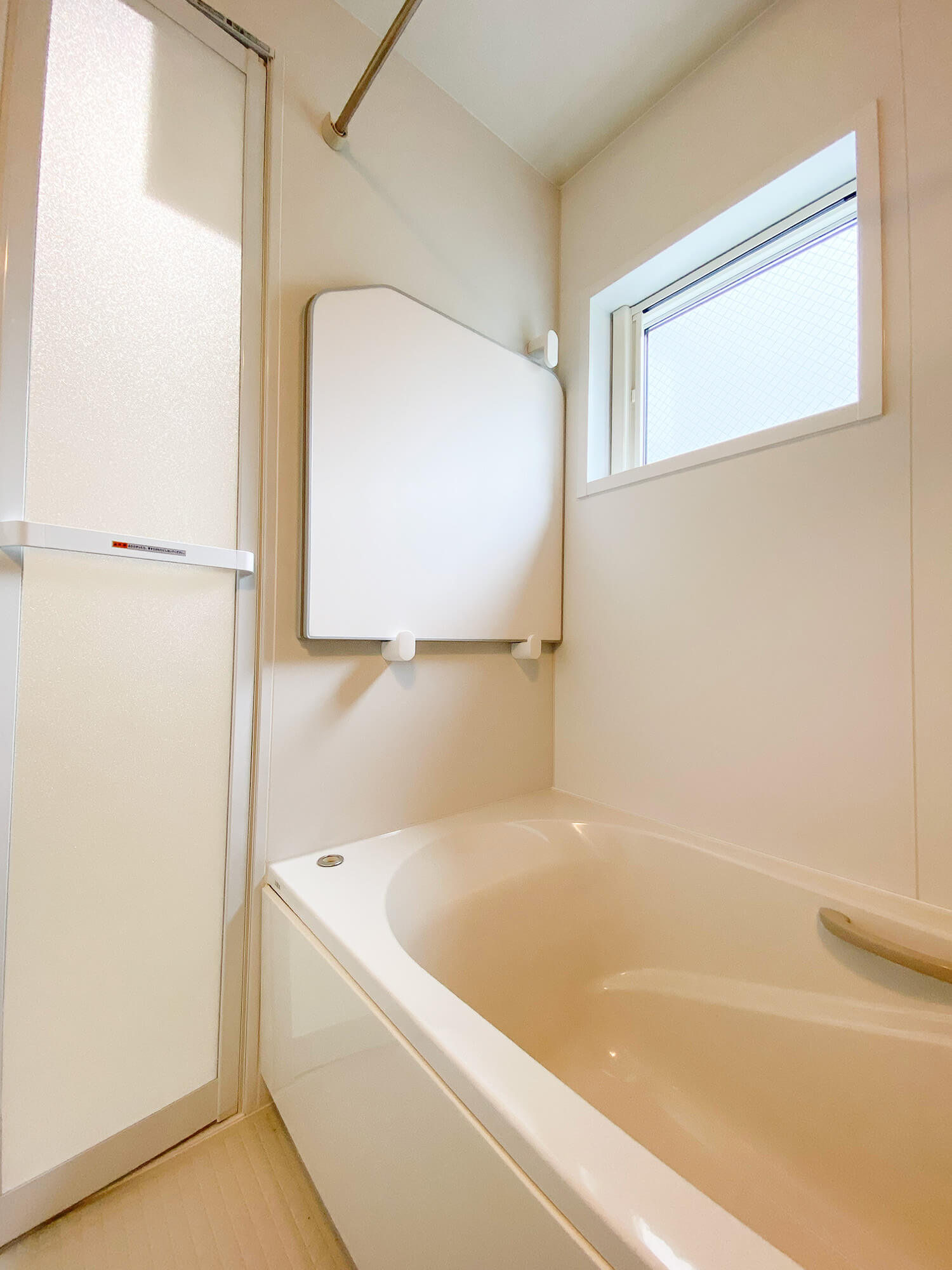 浴槽のフタが浮かせて乾燥でき便利