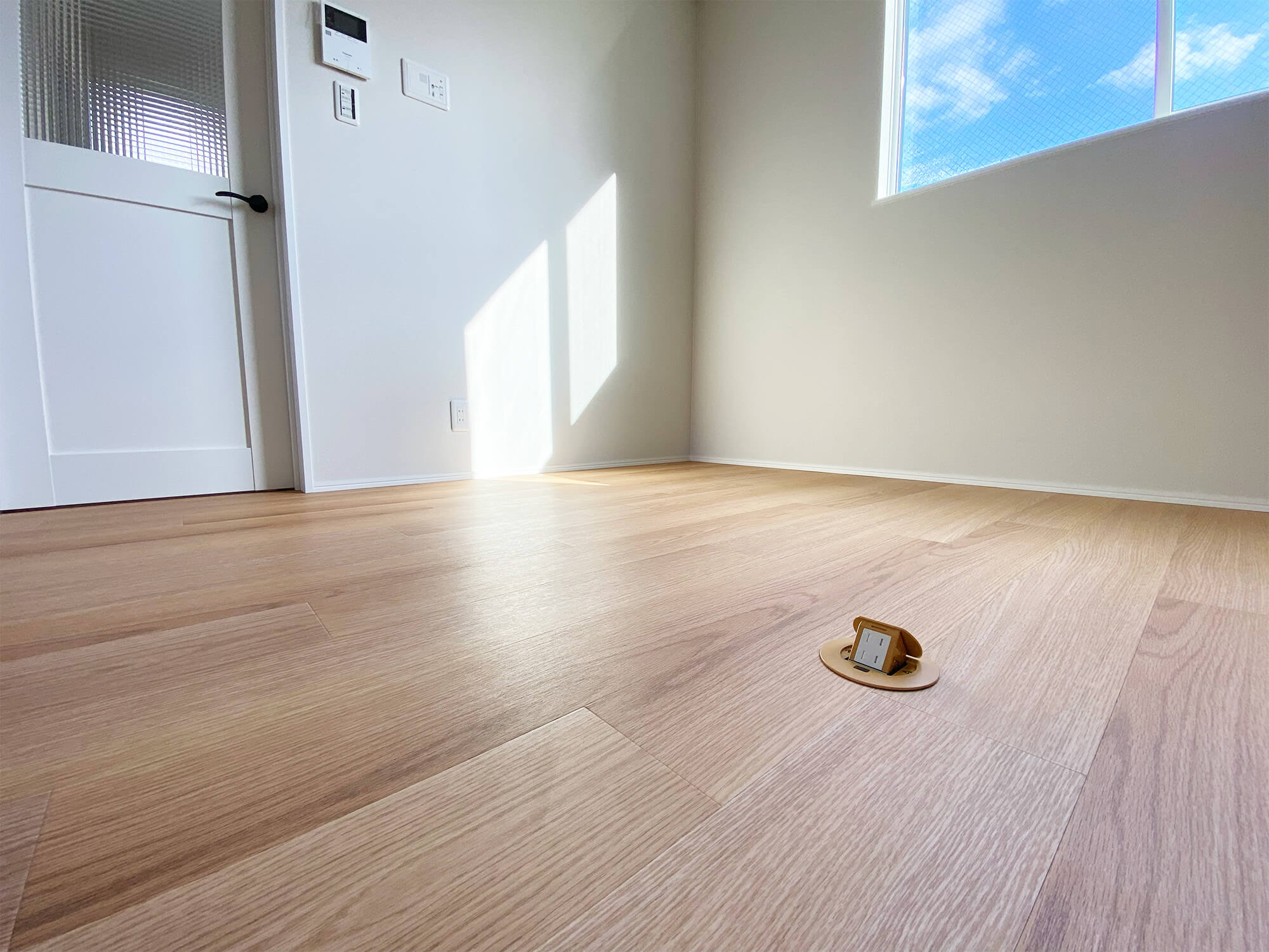 リビング床コンセント