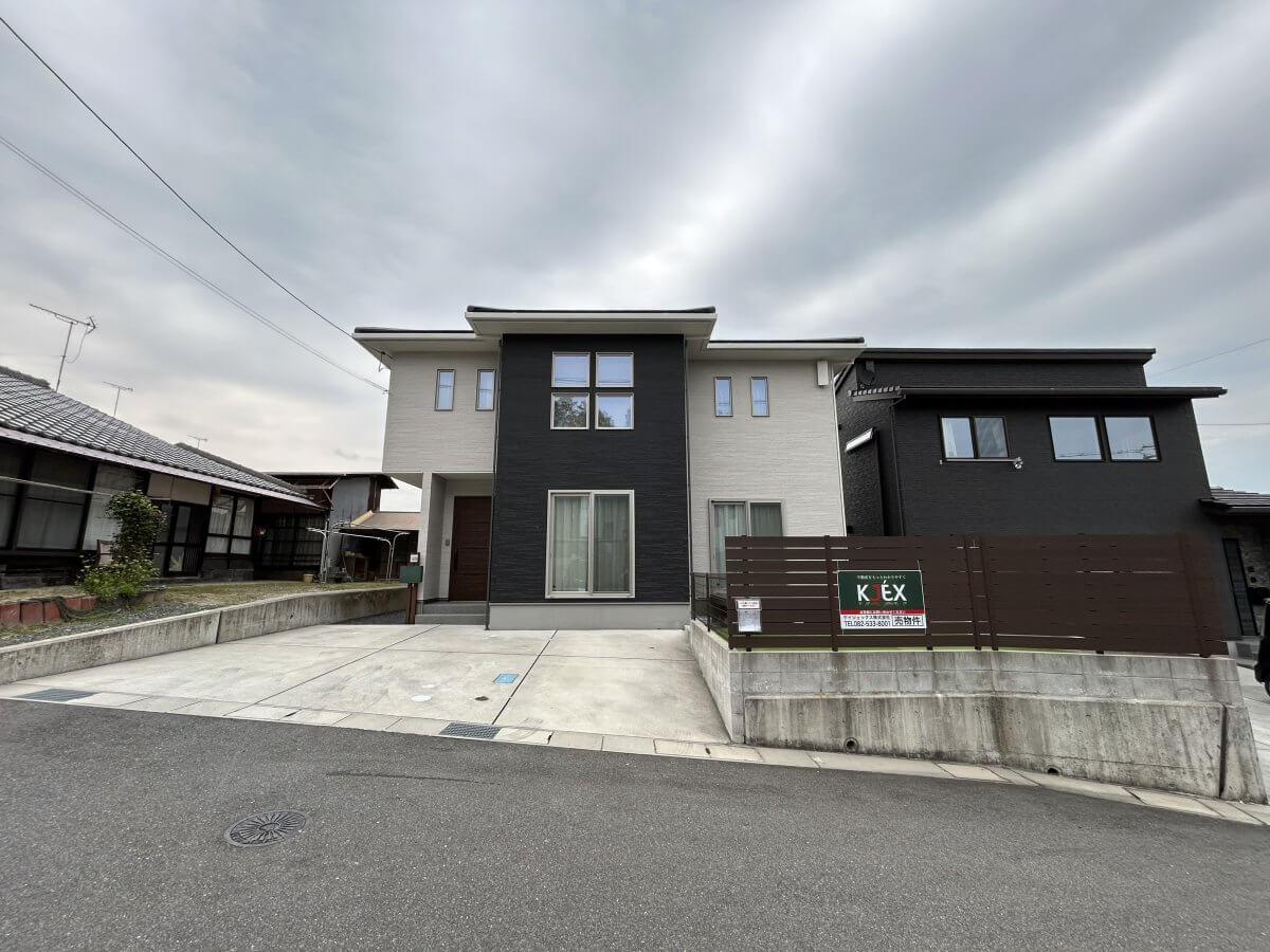 安芸郡熊野町中溝五丁目戸建